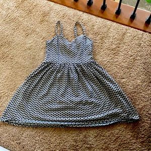 Pattern dark blue and white dress